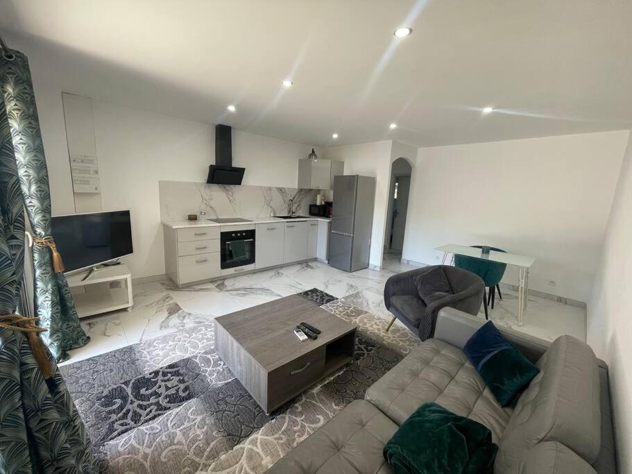 Bel Appartement Avec Parking Cabannes Extérieur photo
