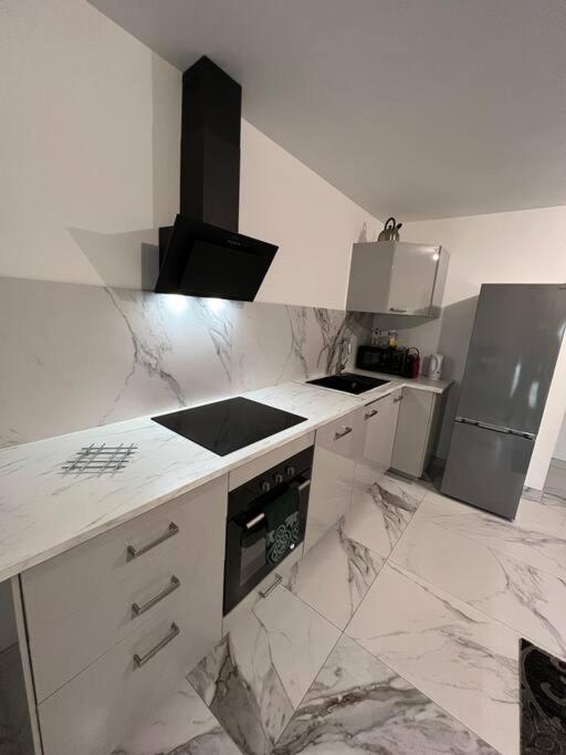 Bel Appartement Avec Parking Cabannes Extérieur photo